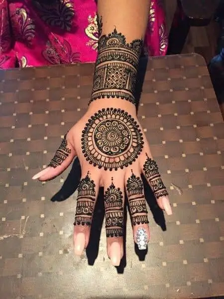 Simple Circle Mehndi Design 2018 - They also bored from over kind of ...