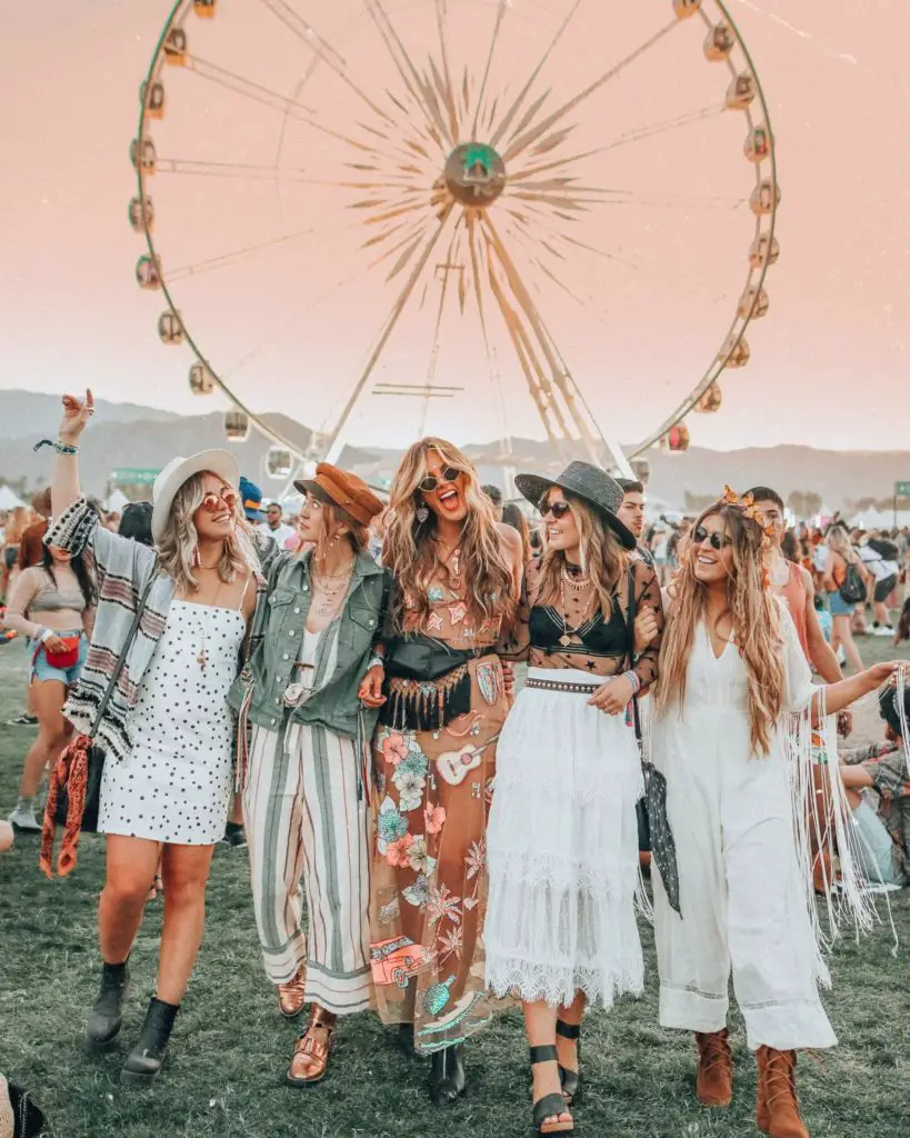 Coachella Outfits Ideas - What To Wear To Coachella – Fashion (2024)