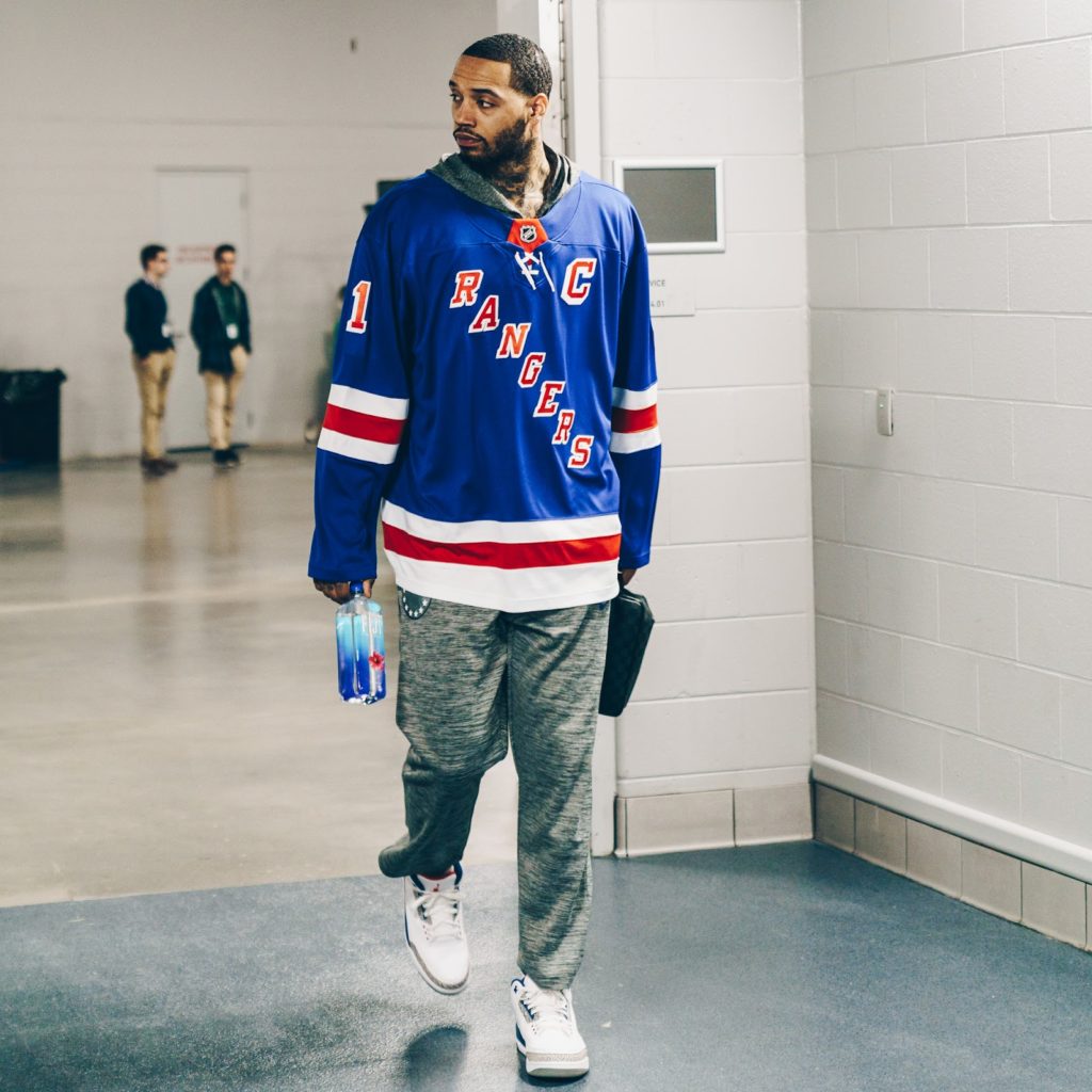 How To Wear Oversized Hockey Jersey  How To Style A Hockey Jersey – Fashion